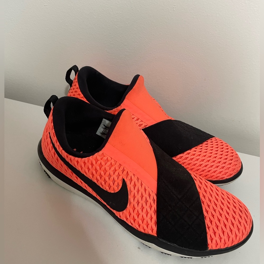 Women’s Nike shoe size 8